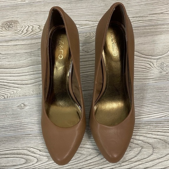 Liz & Co Tan Pumps - Picture 1 of 8